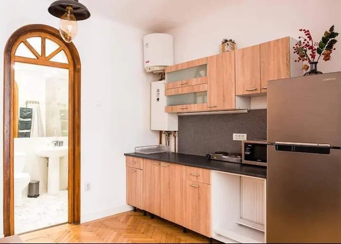 Classy Unirii Square